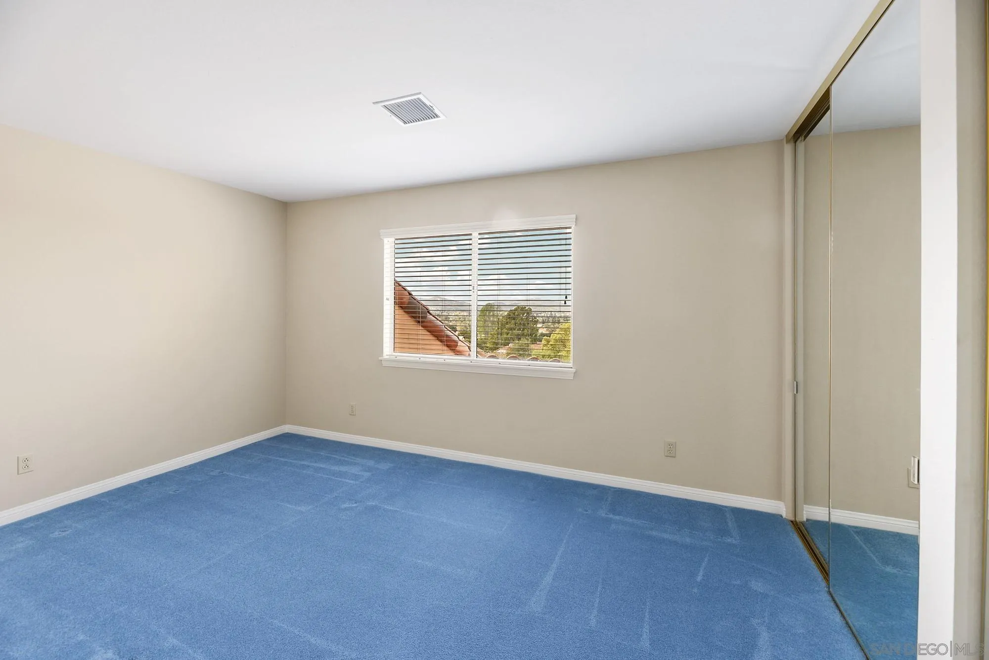 13000 Lomas Verdes Drive Poway, CA 92064 - Photo 46 of 58 an empty room with window
