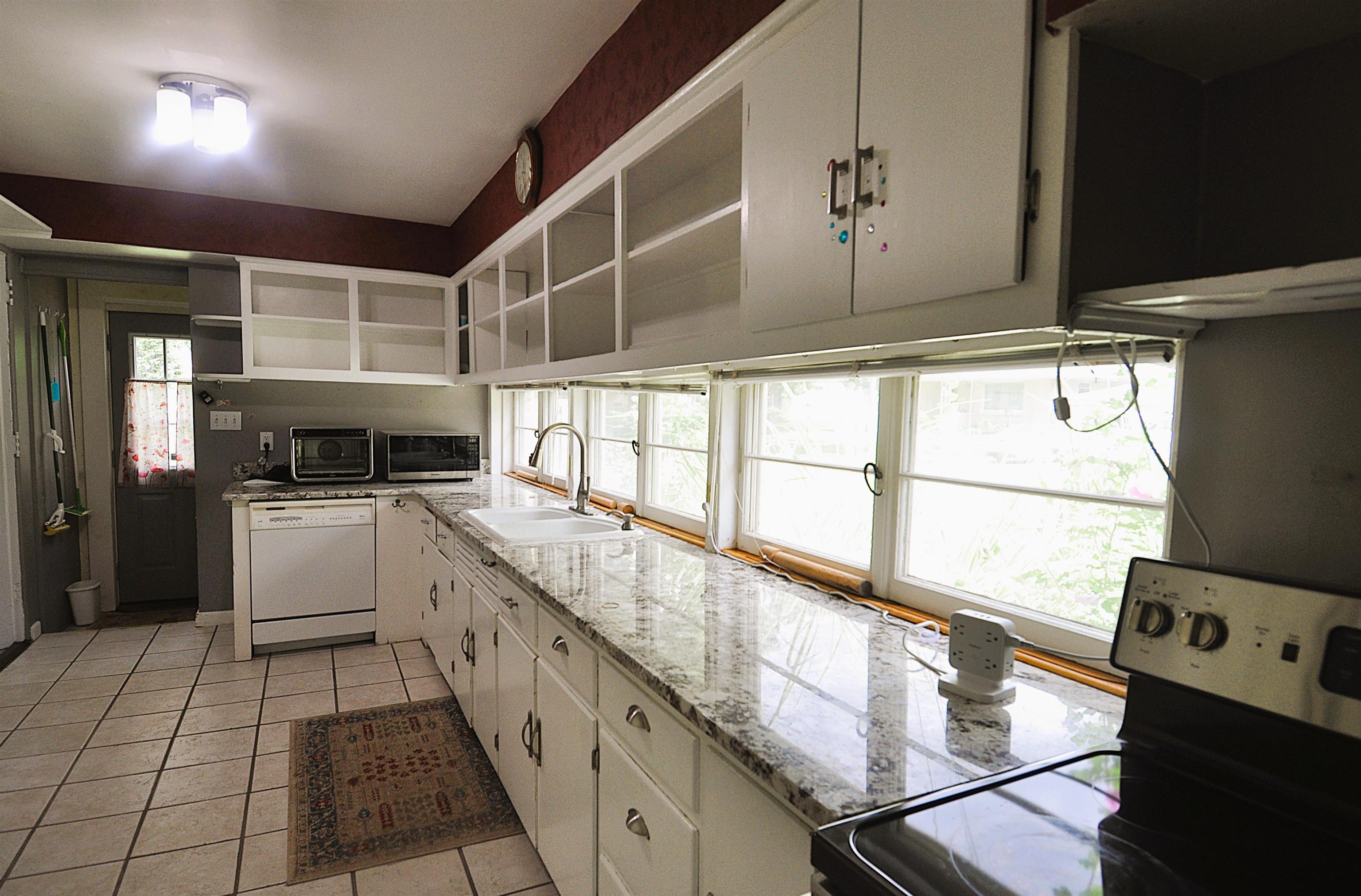 3124 Guilford Road Rockford, IL 61107 - Photo 6 of 19 Gallery Image 6