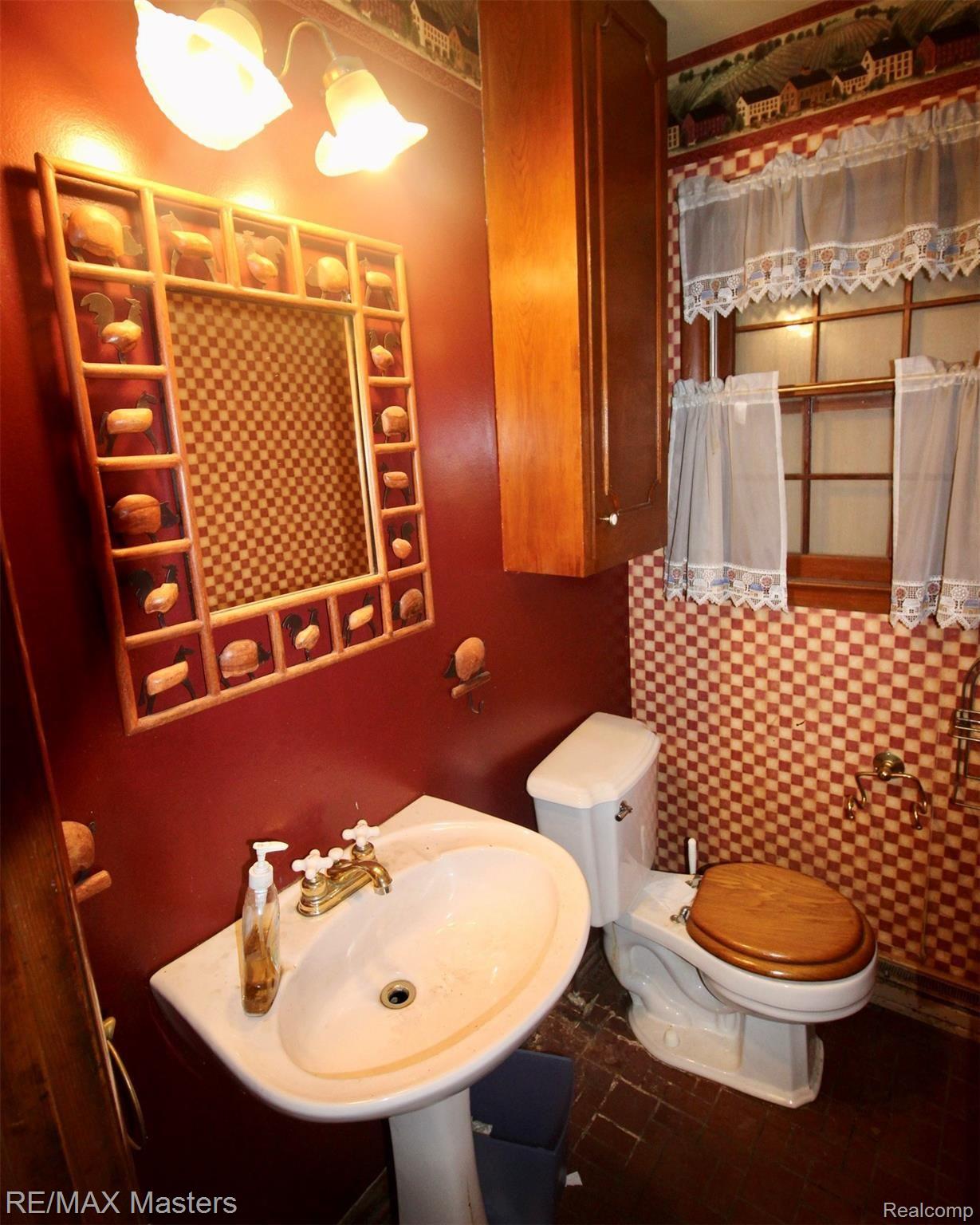 12040 Creek Road Carleton, MI 48117 - Photo 7 of 47 Main floor powder room located near garage entry and off foyer area.