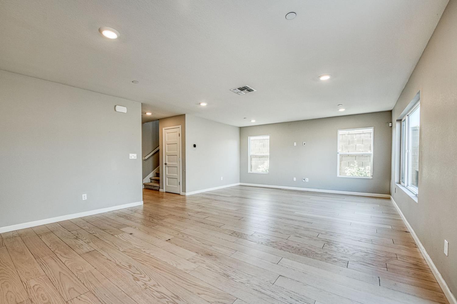 987 North Filbert Avenue Fresno, CA 93727 - Photo 16 of 38