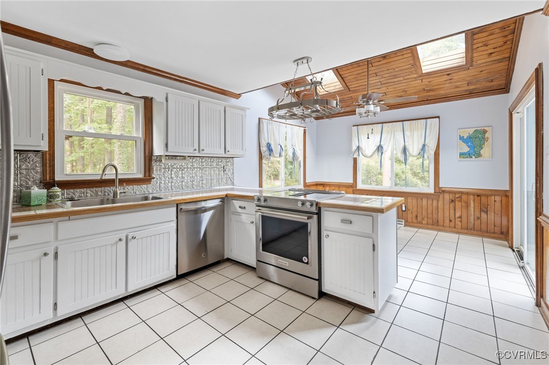 3202 Fortunes Ridge Road Midlothian, VA 23112 - Photo 12 of 29 a kitchen with a stove sink and cabinets