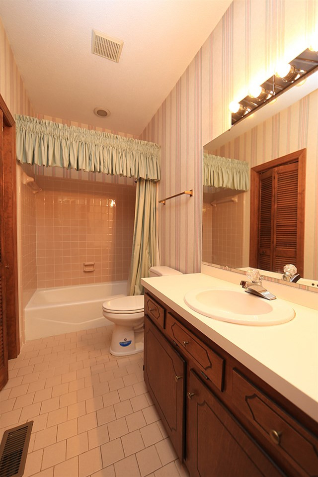 7610 Wilderness Road Raleigh, NC 27613 - Photo 17 of 27 Second Main Floor Full Bath