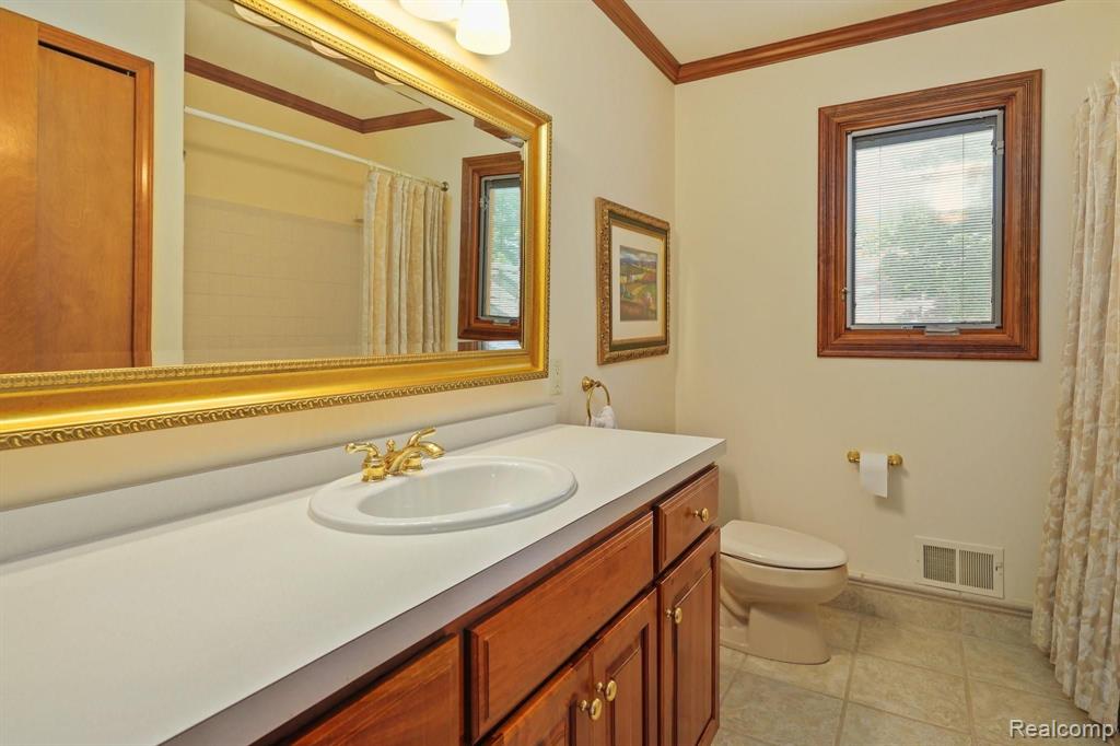 1026 Springwood Lane Rochester Hills, MI 48309 - Photo 31 of 33