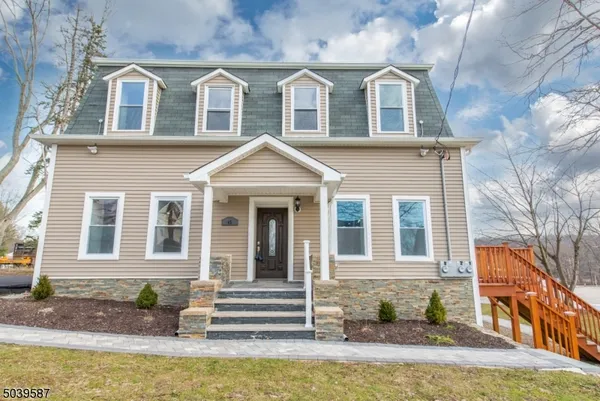 $2,900 | 43 Perrin Avenue, Unit 2, Pompton Lakes, NJ 07442