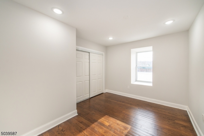 43 Perrin Avenue, Unit 2 Pompton Lakes, NJ 07442 - Photo 13 of 14