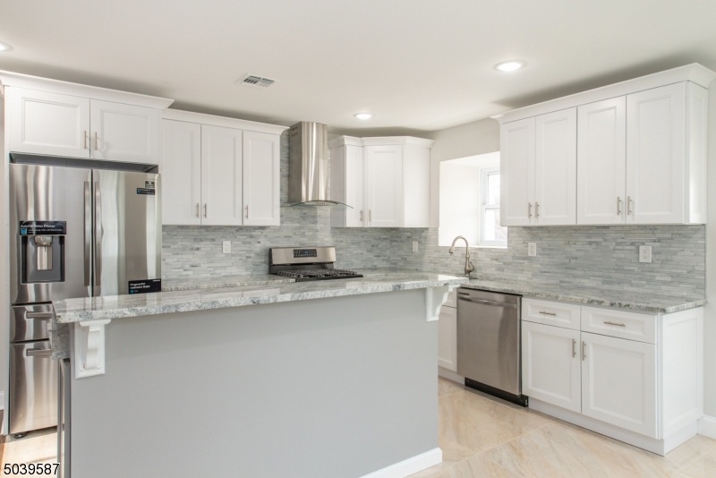 43 Perrin Avenue, Unit 2 Pompton Lakes, NJ 07442 - Photo 3 of 14