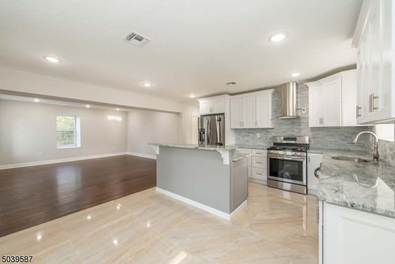 43 Perrin Avenue, Unit 2 Pompton Lakes, NJ 07442 - Photo 6 of 14