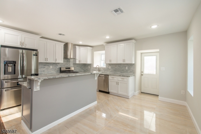 43 Perrin Avenue, Unit 2 Pompton Lakes, NJ 07442 - Photo 7 of 14