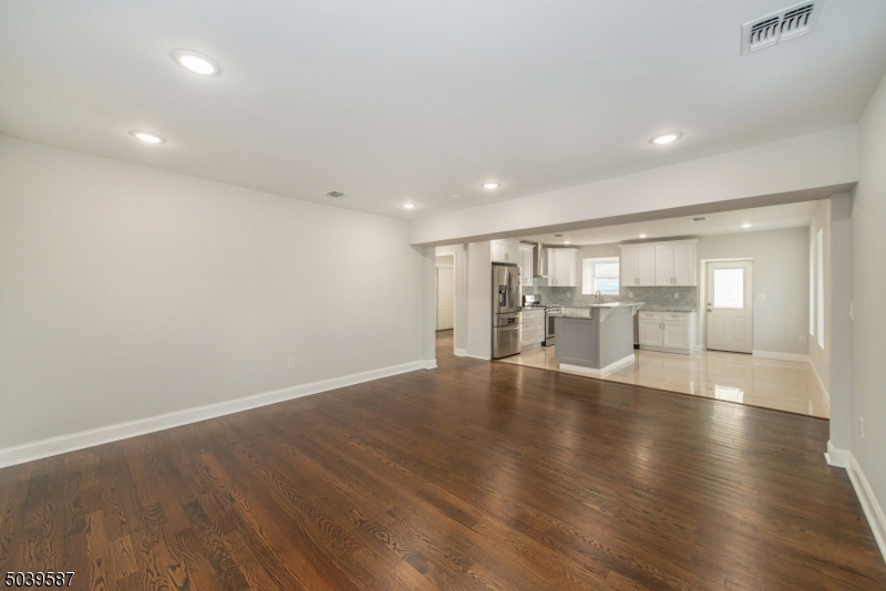 43 Perrin Avenue, Unit 2 Pompton Lakes, NJ 07442 - Photo 9 of 14