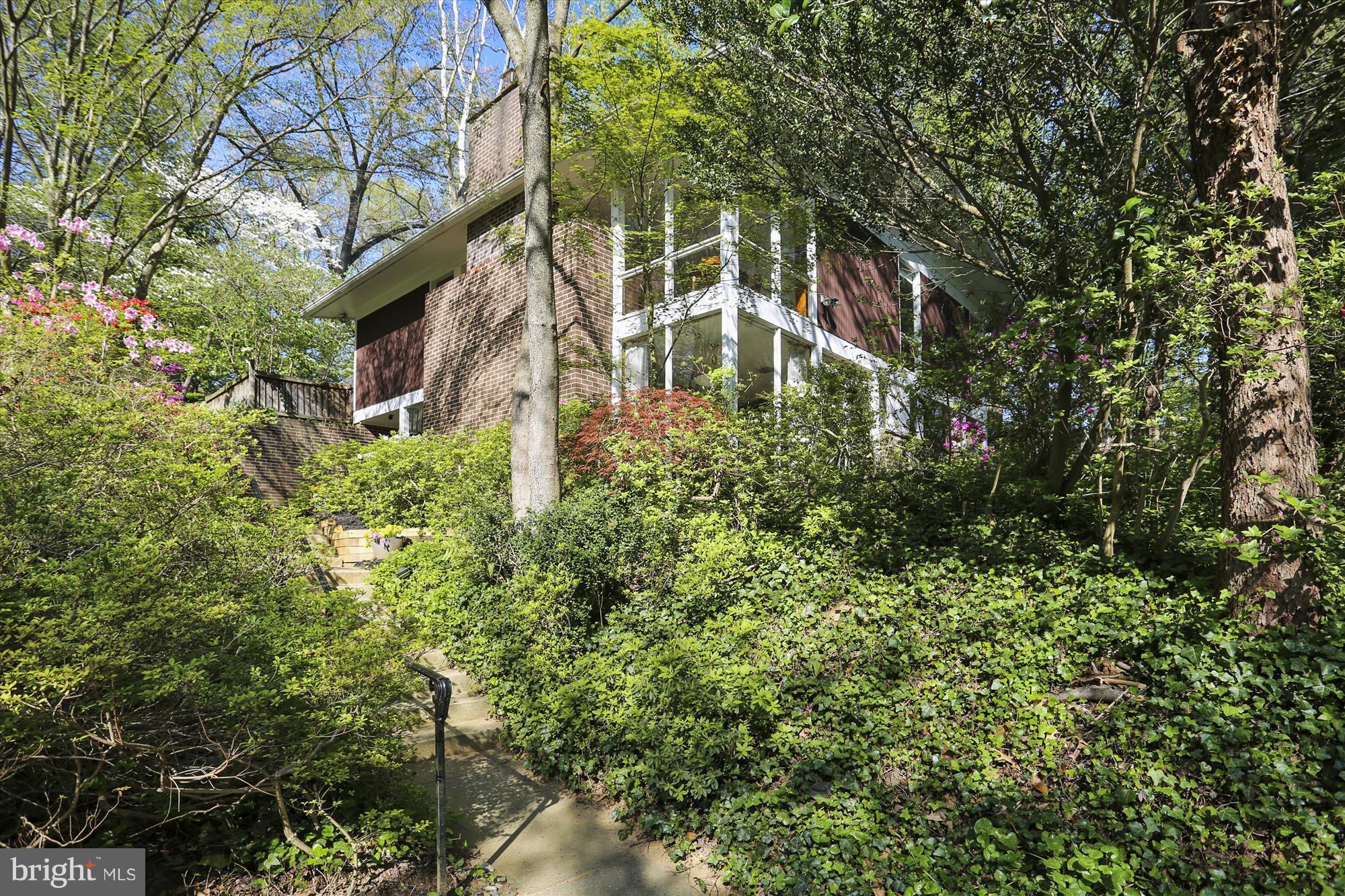 Charles Goodman at his finest!