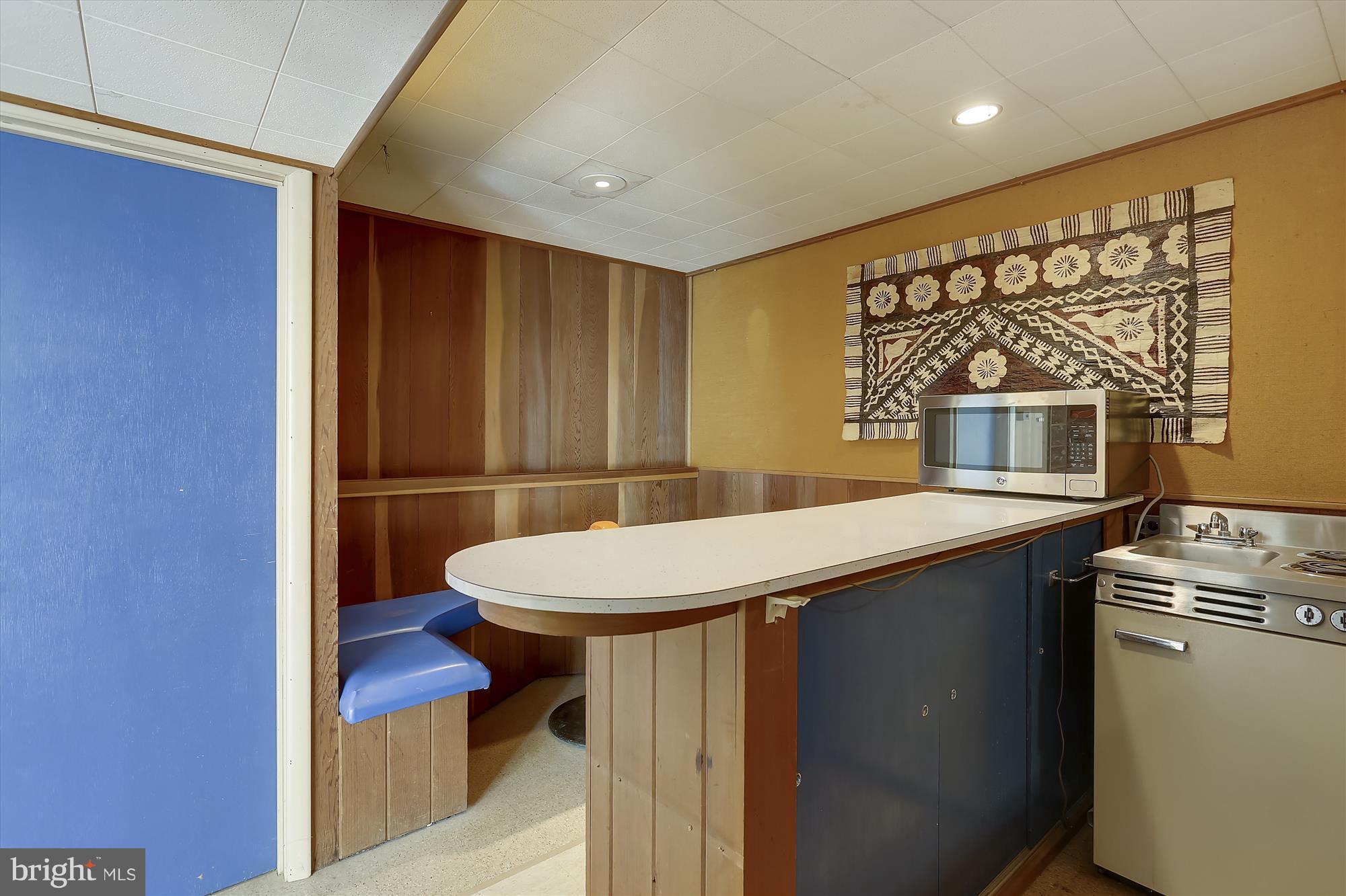 3909 Rickover Road Silver Spring, MD 20902 - Photo 26 of 30 Cool Bar/Banquet for entertaining