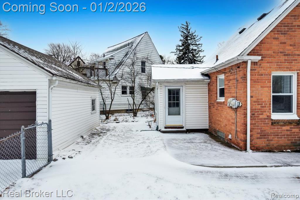 1634 Crooks Road Royal Oak, MI 48067 - Photo 6 of 26