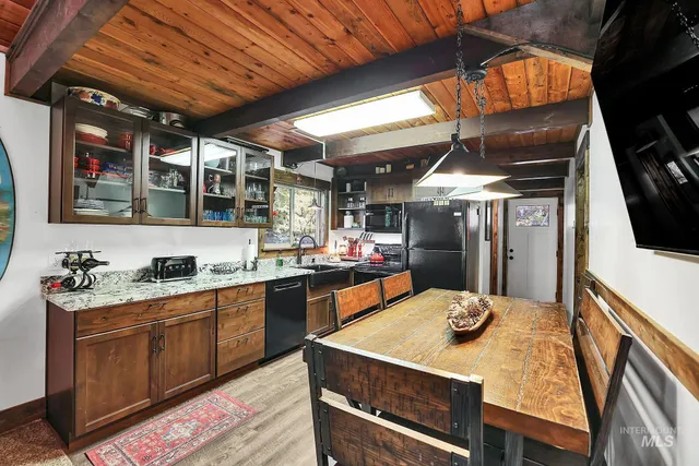 $679,900 | 10 Caribou Parkway, Cascade, ID 83611