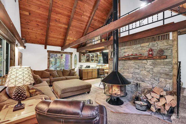 $679,900 | 10 Caribou Parkway, Cascade, ID 83611