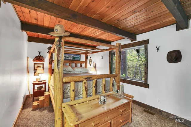 $679,900 | 10 Caribou Parkway, Cascade, ID 83611