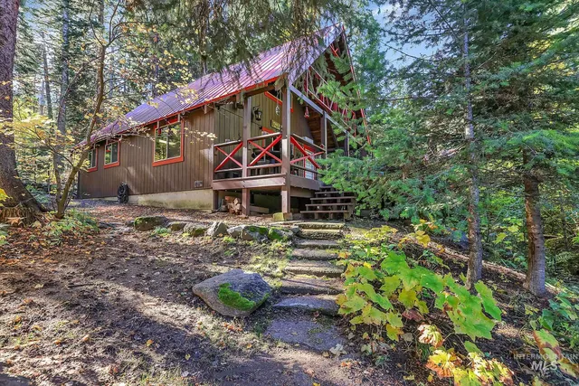 $679,900 | 10 Caribou Parkway, Cascade, ID 83611