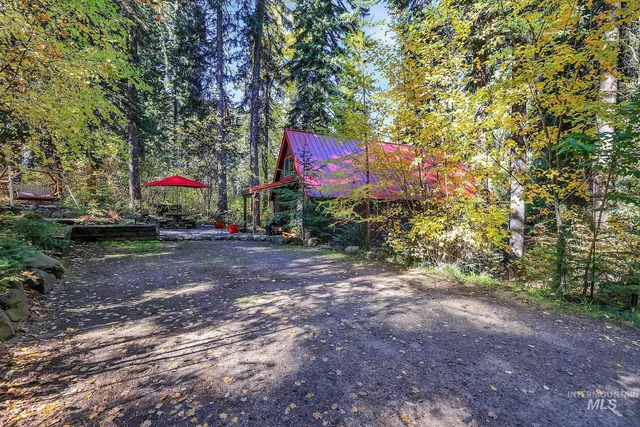 $679,900 | 10 Caribou Parkway, Cascade, ID 83611