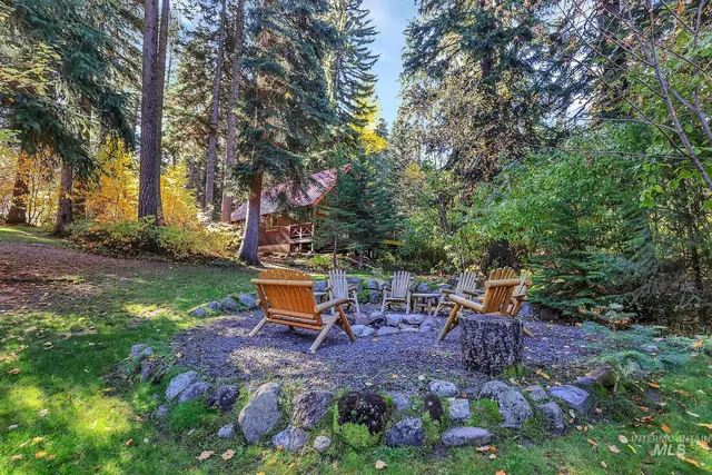 $679,900 | 10 Caribou Parkway, Cascade, ID 83611