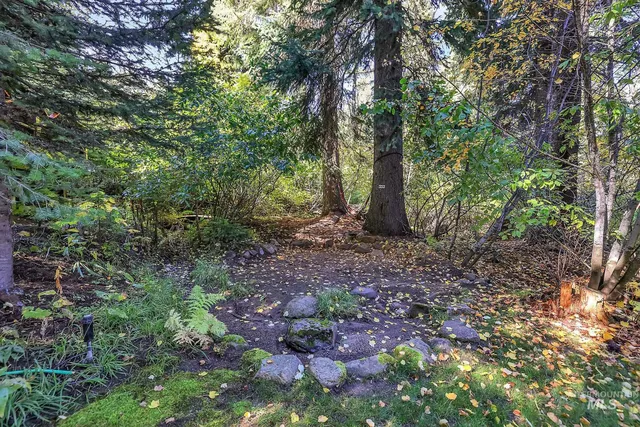 $679,900 | 10 Caribou Parkway, Cascade, ID 83611