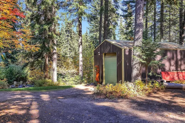 $679,900 | 10 Caribou Parkway, Cascade, ID 83611