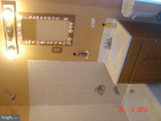 200 43rd Road Northeast, Unit 303 Washington, DC 20019 - Photo 6 of 11 Bath