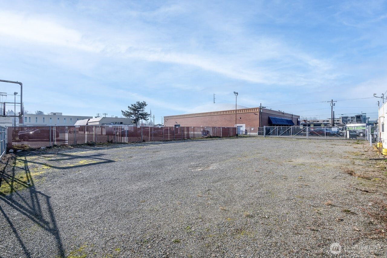 321 State Avenue North Kent, WA 98030 - Photo 14 of 16 a view of a chairs and table in the backyard