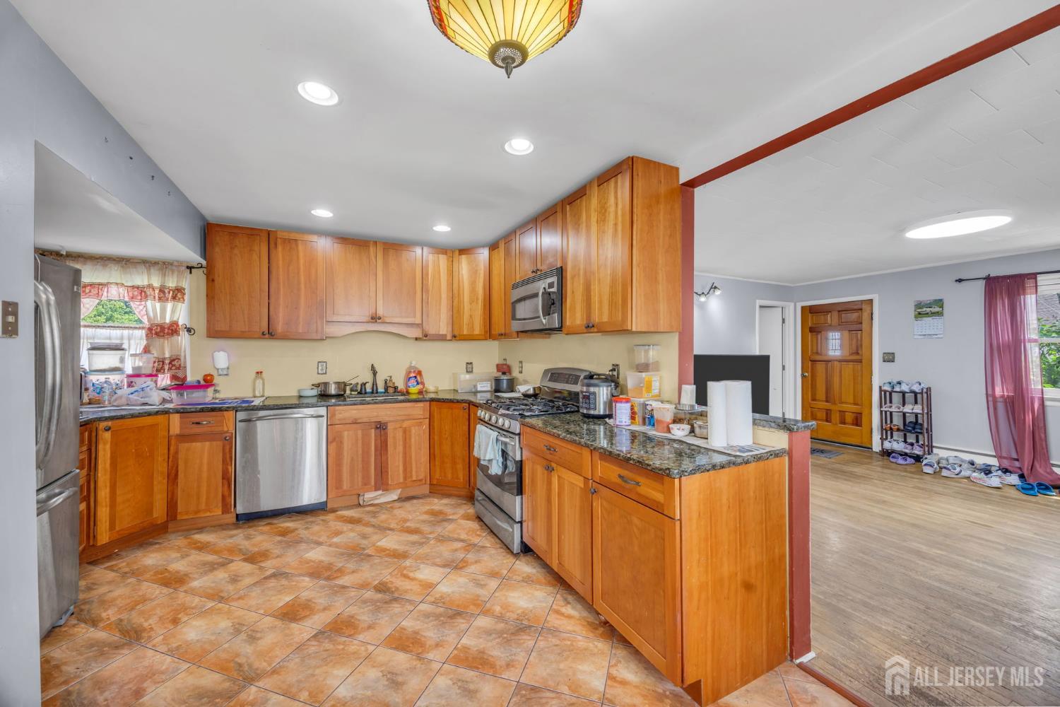 22 Westbury Road Iselin, NJ 08830 - Photo 6 of 17