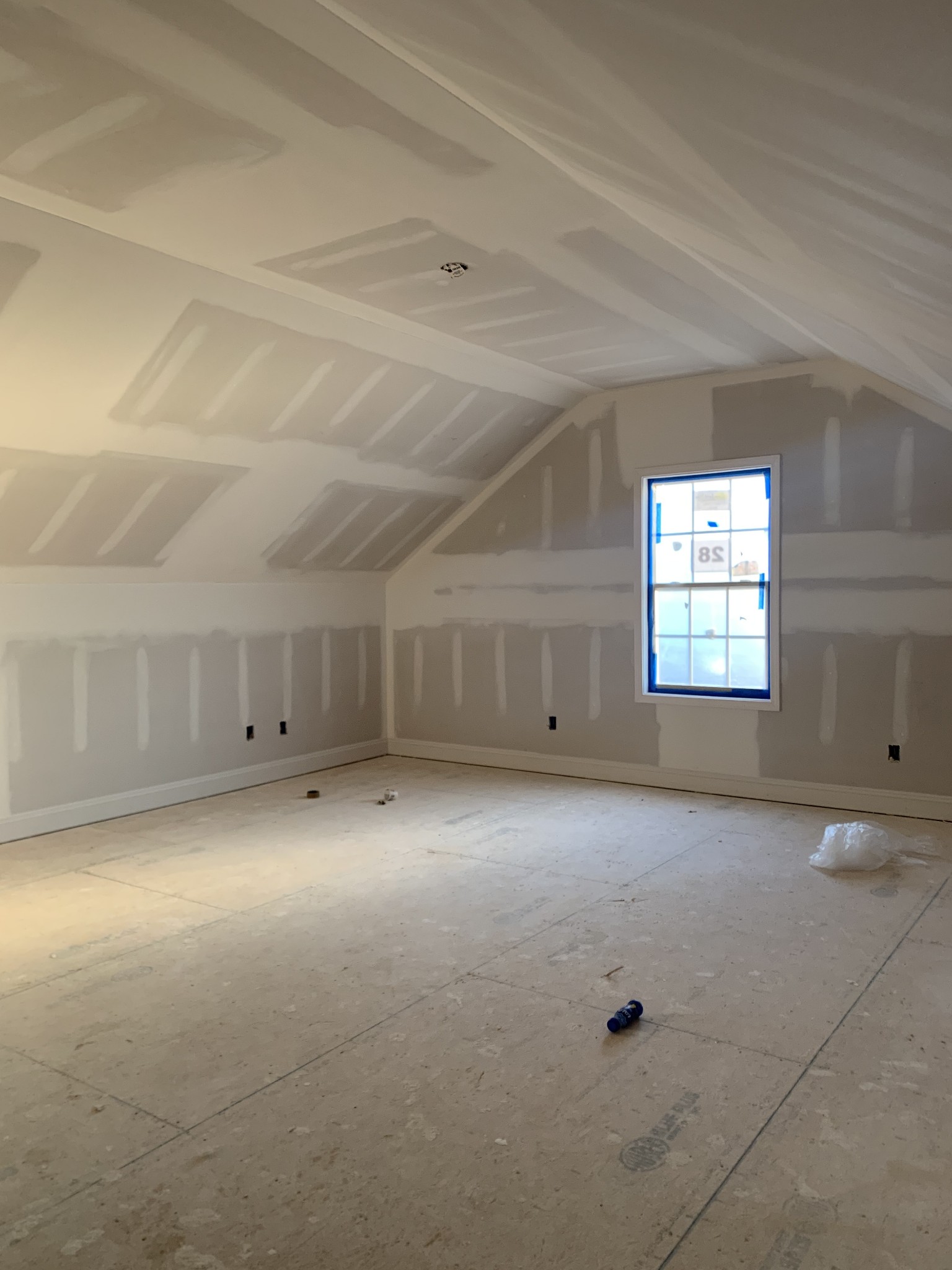 329 Fieldstone Lane Springfield, TN 37172 - Photo 6 of 7 an empty room with windows