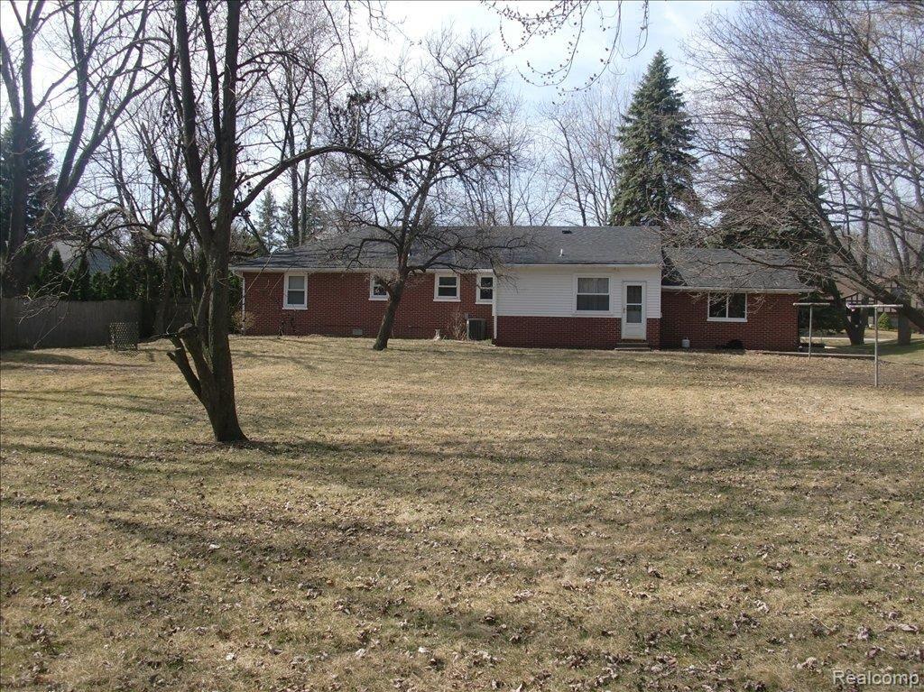 2651 Walbridge Drive Rochester, MI 48307 - Photo 4 of 15 CIMG2058