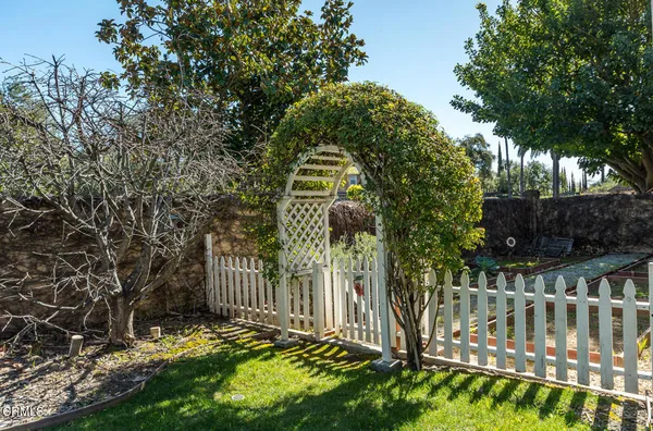 $6,000 | 801 La Vina Lane, Altadena, CA 91001