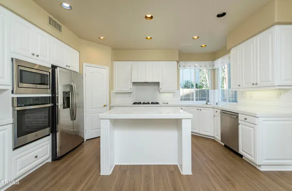$6,000 | 801 La Vina Lane, Altadena, CA 91001