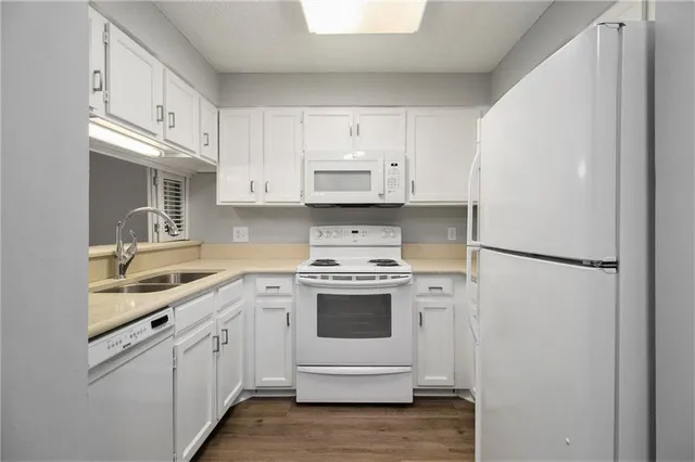 $210,000 | 1800 Clairmont Lake, Unit A414, Decatur, GA 30033