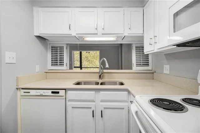 $210,000 | 1800 Clairmont Lake, Unit A414, Decatur, GA 30033