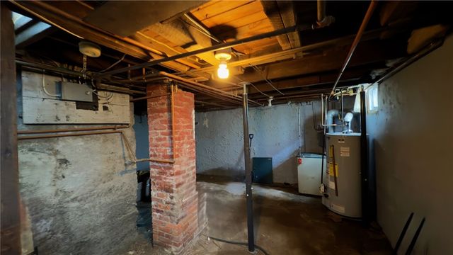 $360,000 | 52 Pleasant View Road, Warwick, RI 02888