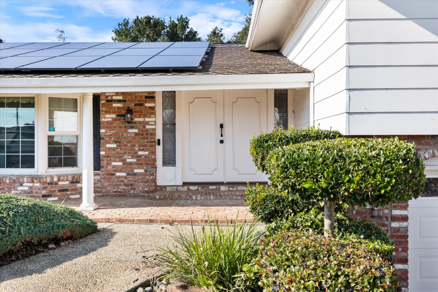 1786 Le Bec Court Lodi, CA 95240 - Photo 65 of 65 a front view of a house with garden