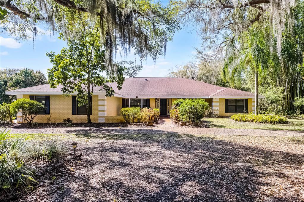 12002 McKinnon Road Windermere, FL 34786 - Photo 1 of 1 a front view of a house with garden
