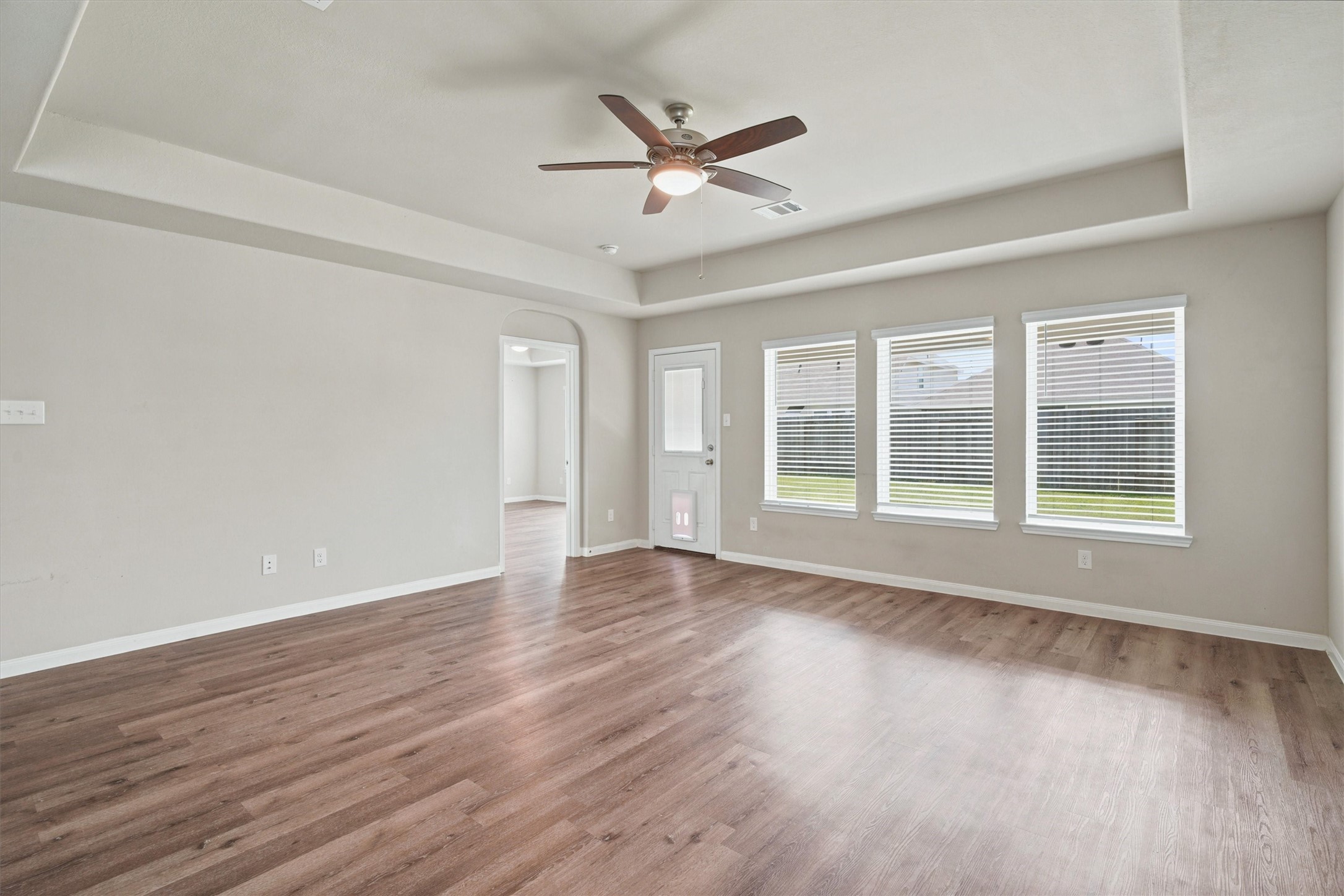 5334 Brooklyn Rose Drive Rosharon, TX 77583 - Photo 3 of 21 Open Concept Living with plenty of windows to allow the natural light to flow throughout the home