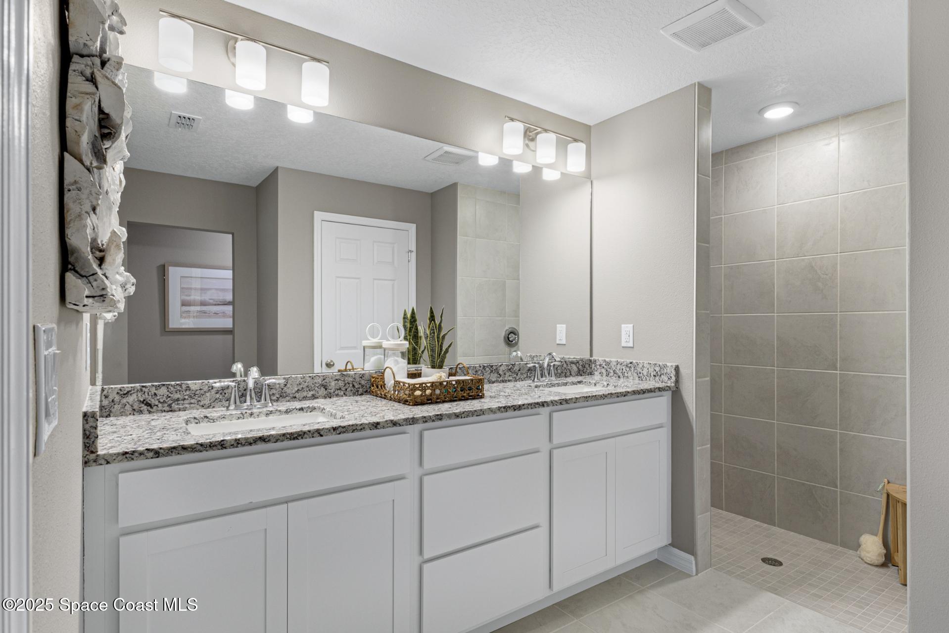 449 Larino Road Southwest Palm Bay, FL 32908 - Photo 12 of 19 11