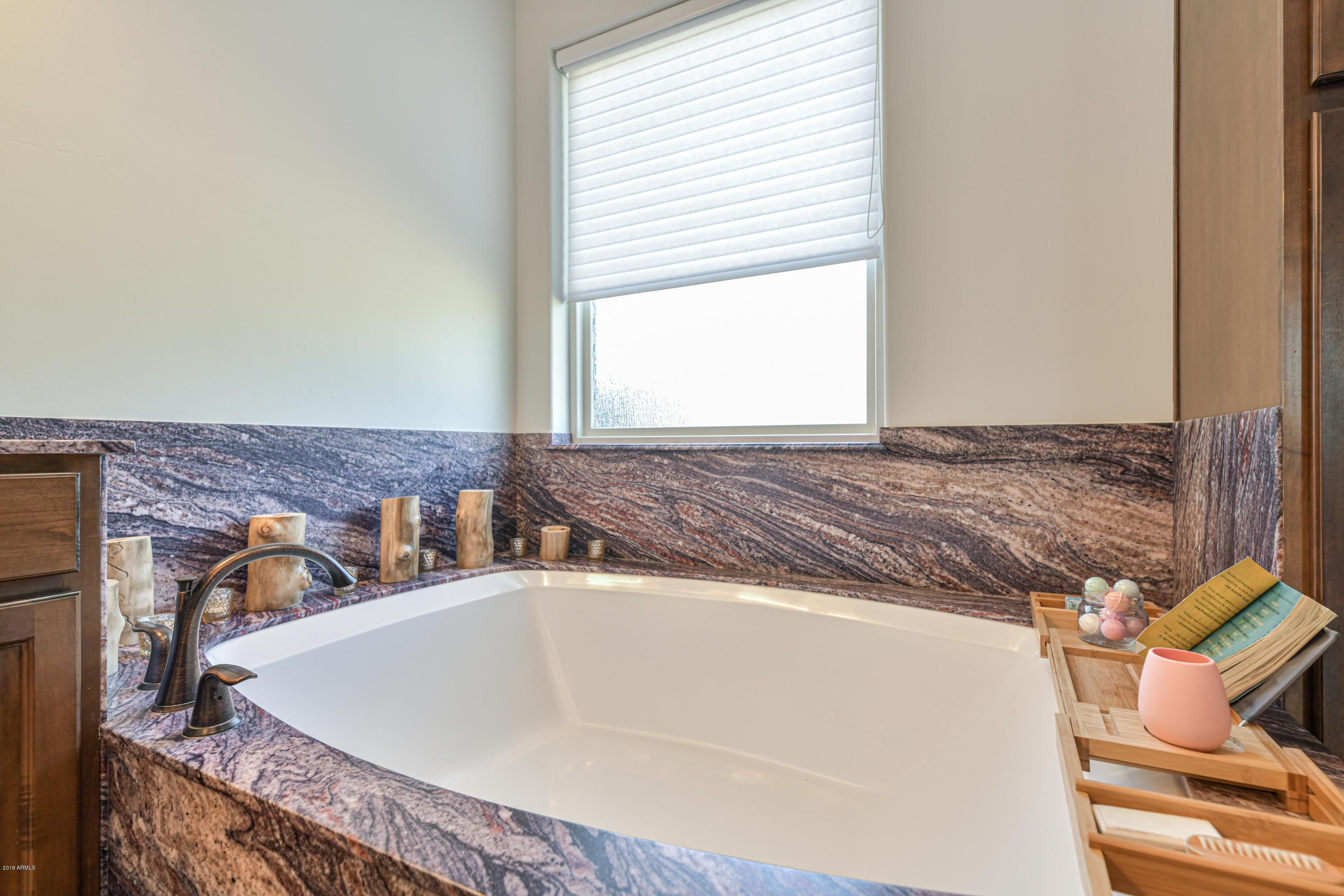 2020 Shadow Valley Ranch Road Prescott, AZ 86305 - Photo 19 of 43 Oval Garden Tub