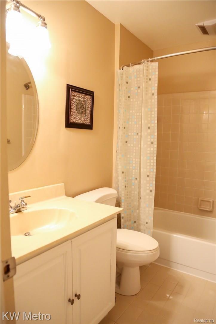 542 Hidden Ridge Drive Troy, MI 48083 - Photo 31 of 46 Hidden Ridge-37.jpg