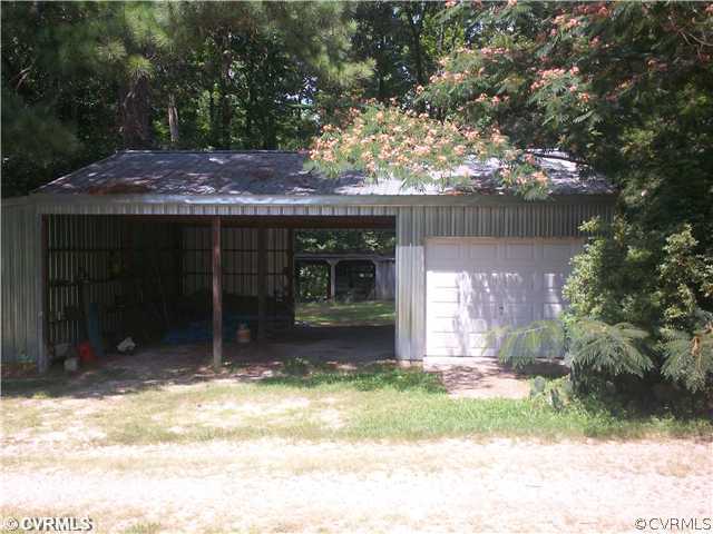18188 Loving Union Road Disputanta, VA 23842 - Photo 4 of 9 Parking Lot/Garage
