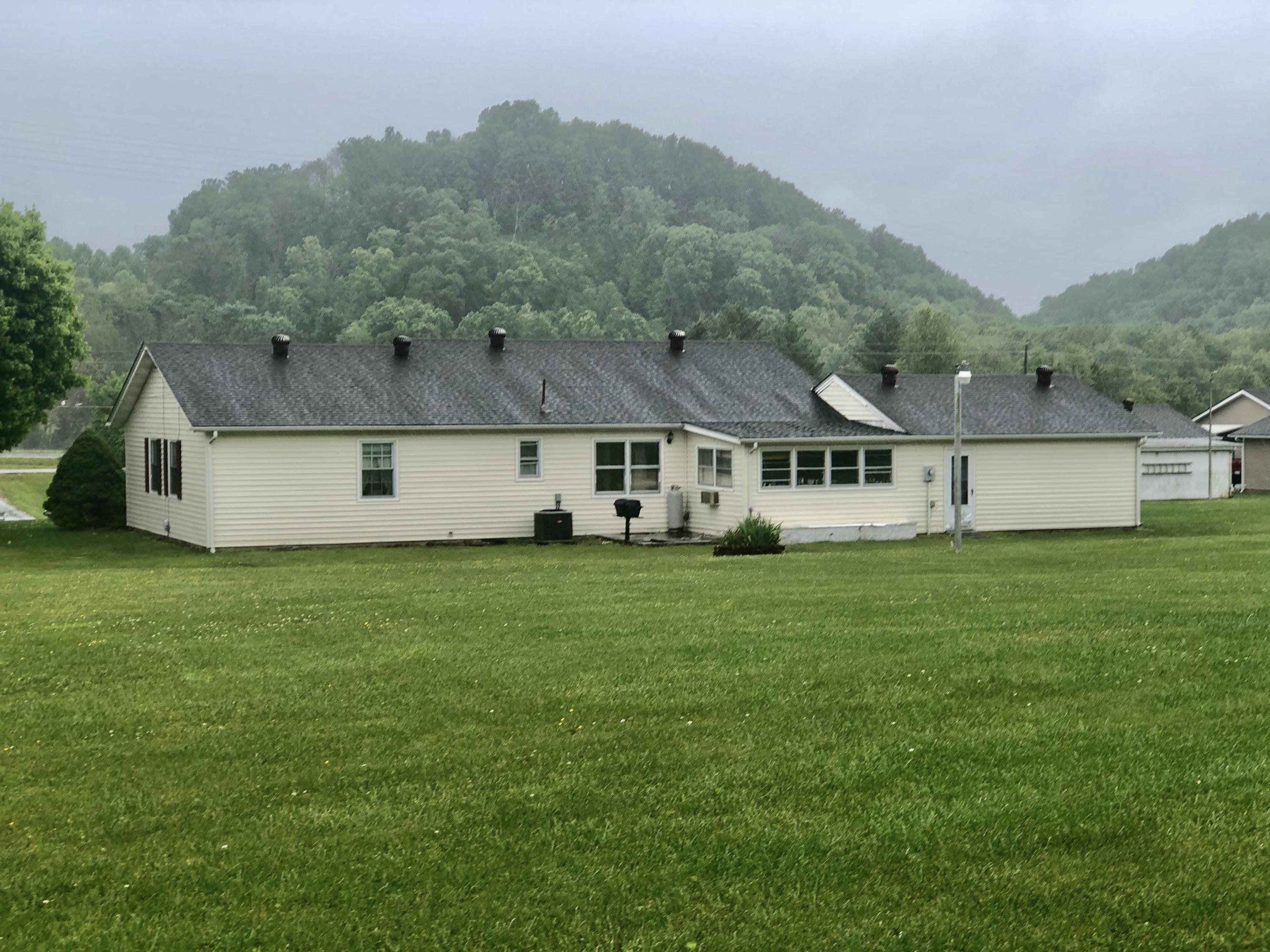3973 Island Road Bristol, TN 37620 - Photo 2 of 6 DB0F76CB-B513-4783-9C0F-1E20038E7692