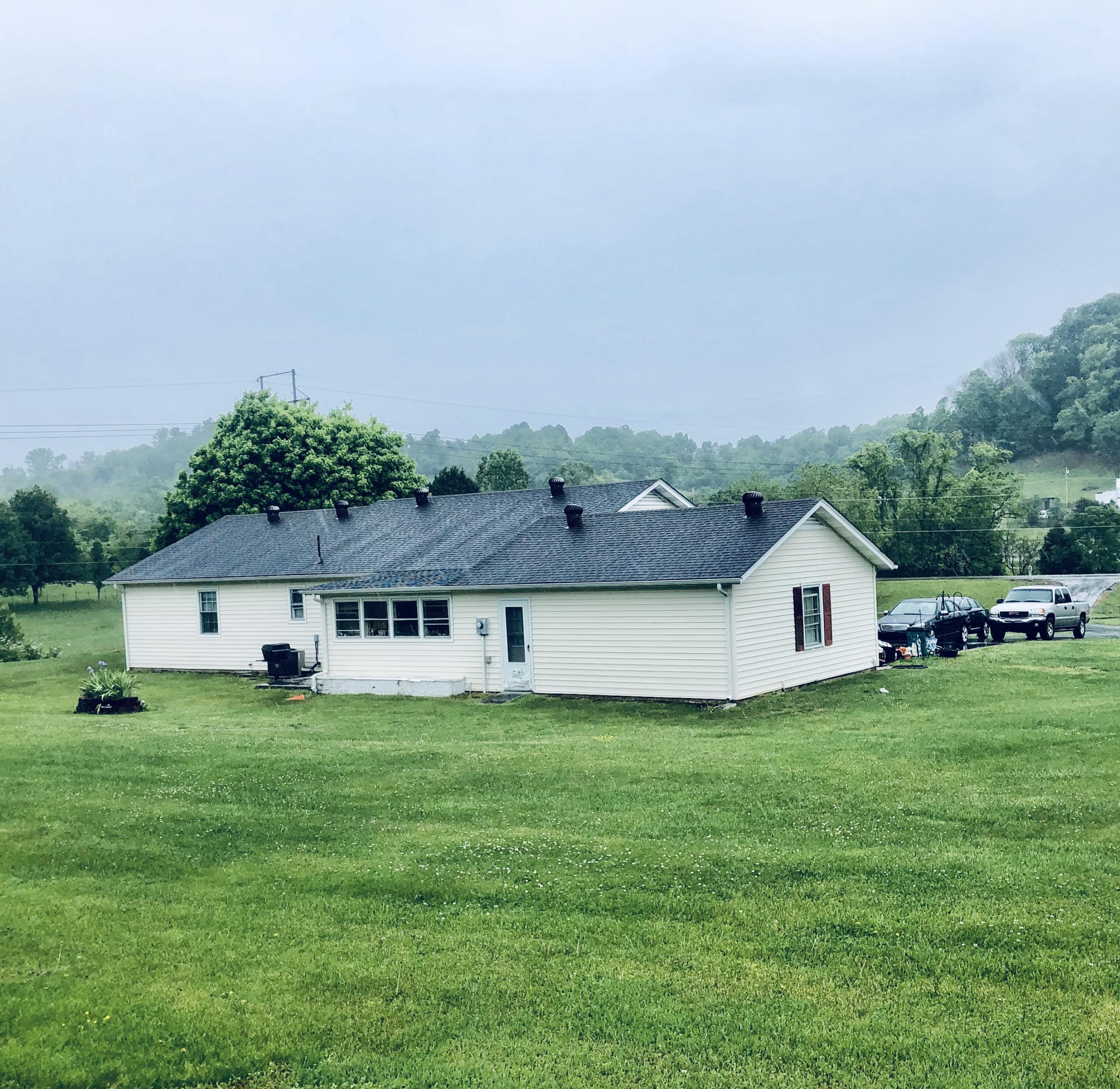 3973 Island Road Bristol, TN 37620 - Photo 3 of 6 ED455A15-14B9-45A6-AB12-427A9893A1C8