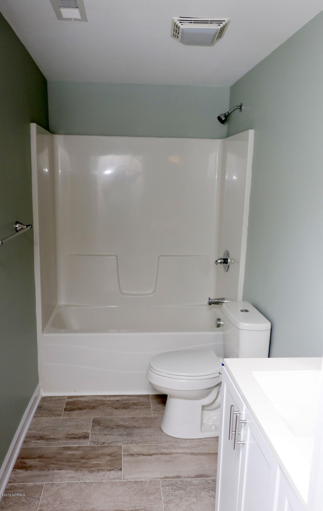 1507 Murrill Hill Road Jacksonville, NC 28540 - Photo 12 of 24 Guest Bathroom