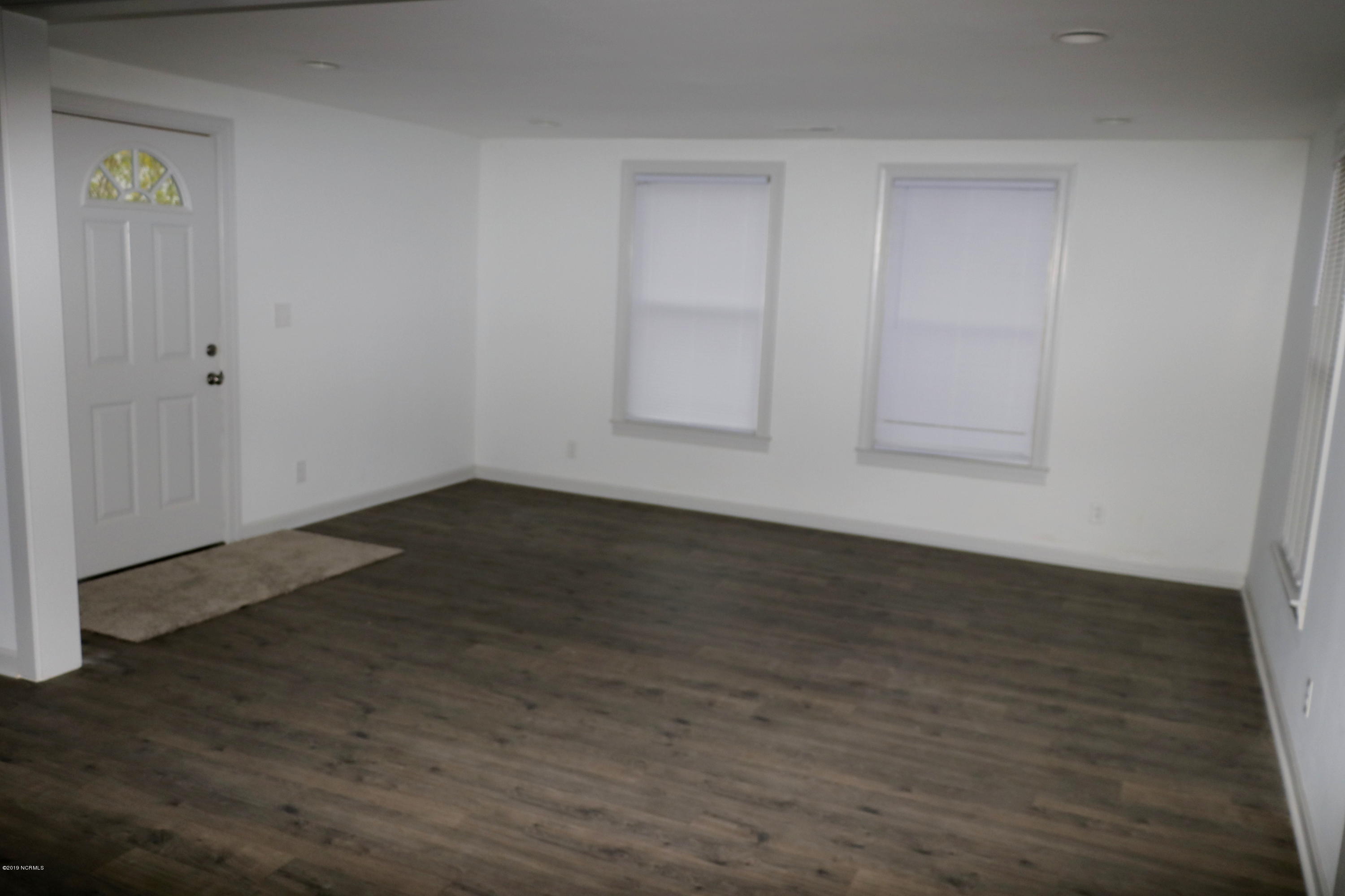 1507 Murrill Hill Road Jacksonville, NC 28540 - Photo 2 of 24 Livingroom