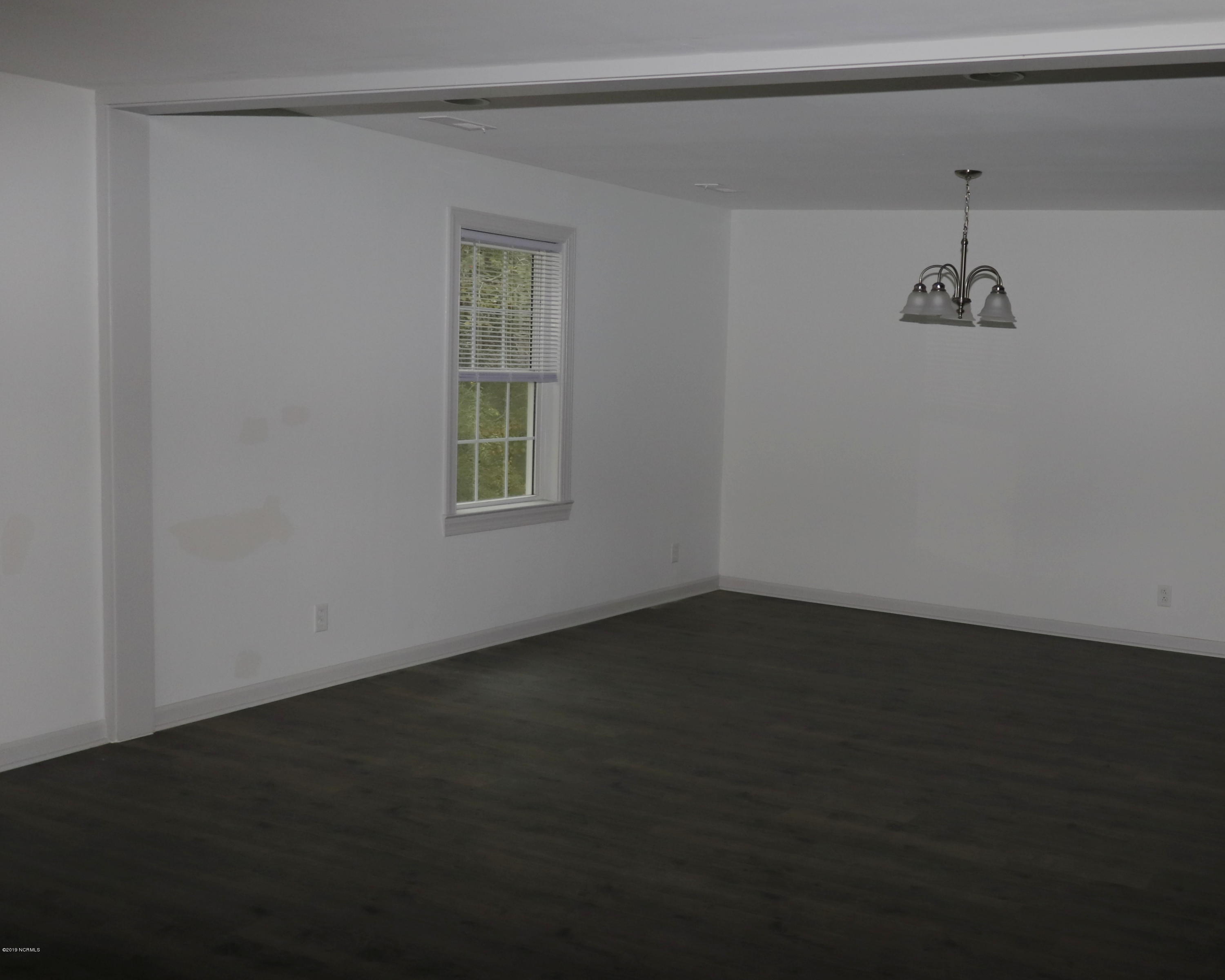 1507 Murrill Hill Road Jacksonville, NC 28540 - Photo 3 of 24 Dinning Area