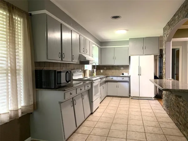 $1,895 | 1012 South Maurice Avenue, Denison, TX 75020