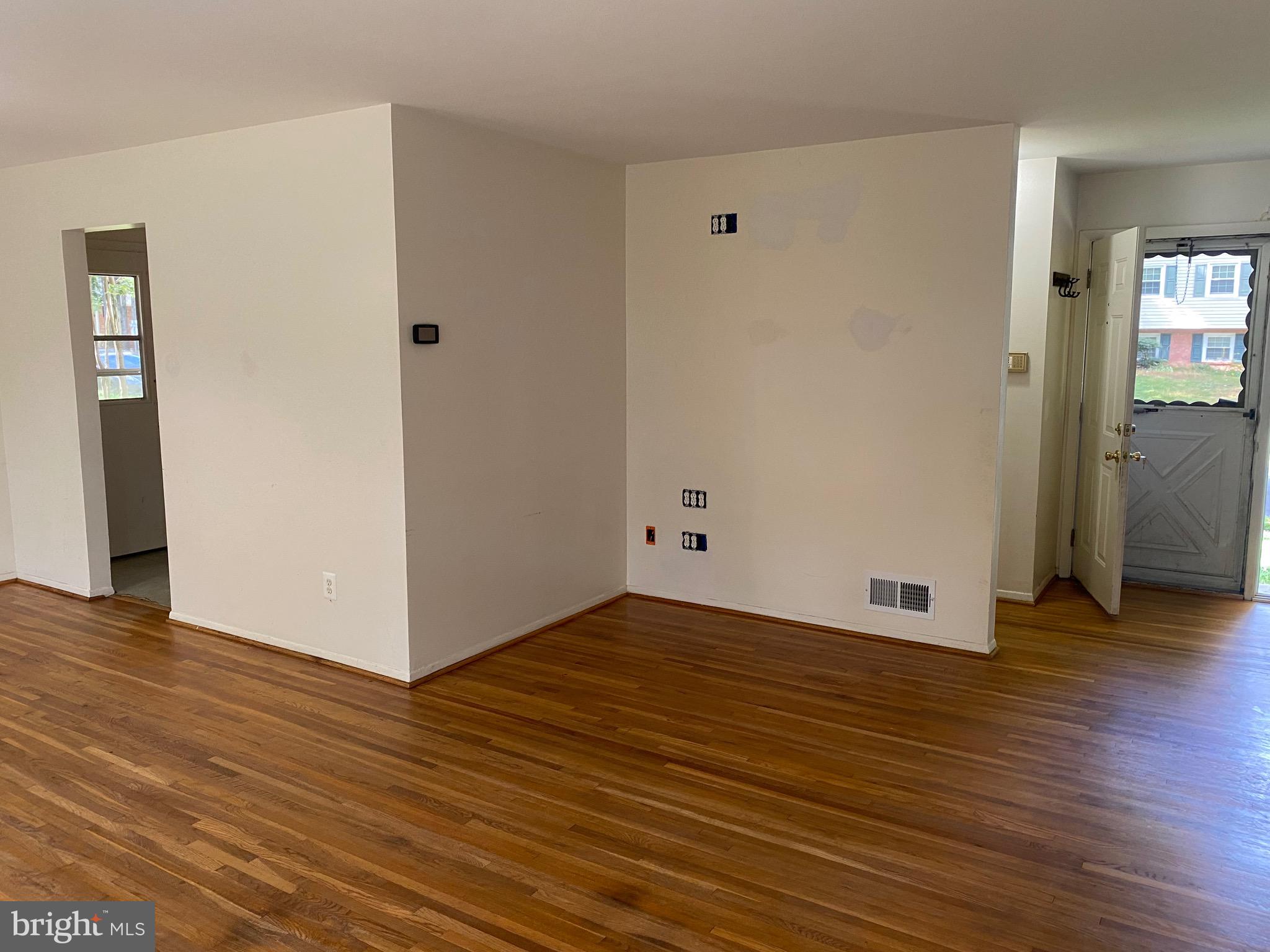 6519 Greenview Lane Springfield, VA 22152 - Photo 8 of 44 Gallery Image 8