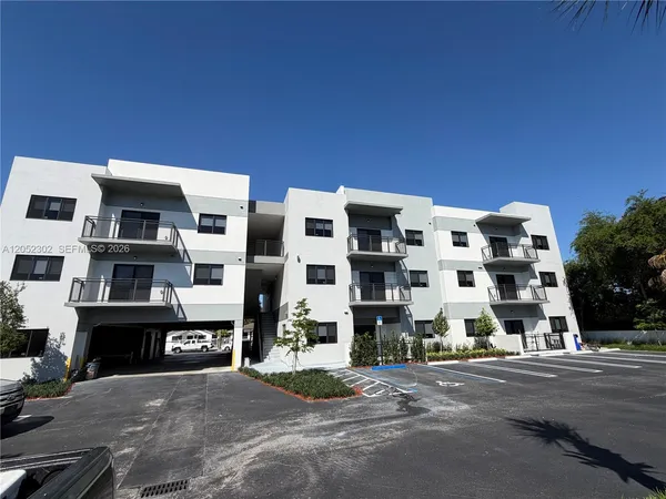 $2,400 | 2641 Northwest 24th Court, Unit 204, Miami, FL 33142