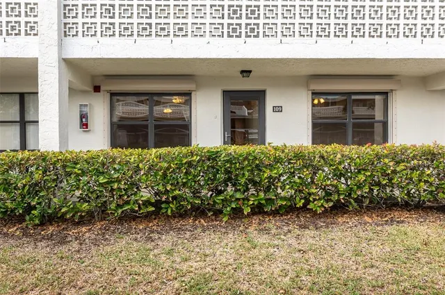 $175,000 | 4910 Bay Street Northeast, Unit 109, St. Petersburg, FL 33703